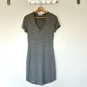 💙 Aritzia TNA Golden Short Sleeve Bodycon Knit Dress - Size M, Grey Heather